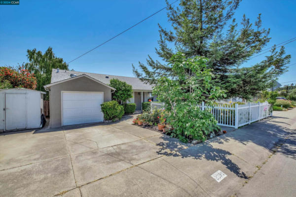 2239 LESSLEY AVE, CASTRO VALLEY, CA 94546, photo 2 of 39