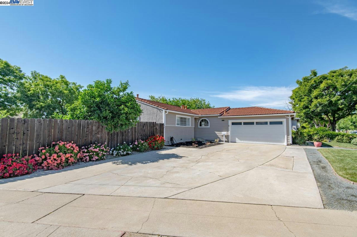 135 LEE AVE, LIVERMORE, CA 94551, photo 1 of 27